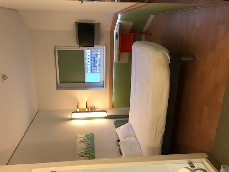 Ibis Budget_Zimmer 705 Doppelbett (204).jpg